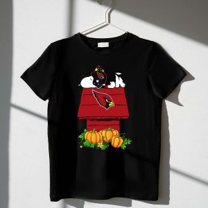 Arizona Cardinals Snoopy on Doghouse with Pumpkins 1 T Shirt