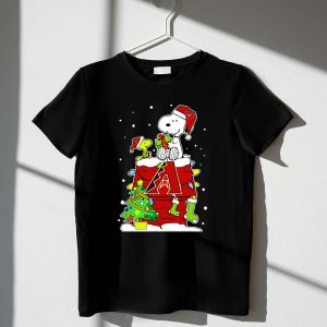 Arizona Diamondbacks Christmas Snoopy and Woodstock with Holiday Tree and Gift 1 T Shirt.jpg
