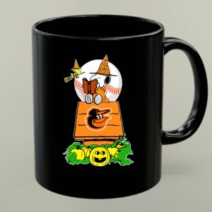 Baltimore Orioles Halloween Snoopy Reading On Doghouse With Woodstock And Pumpkins 1 mug.jpg