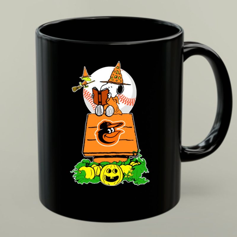Baltimore Orioles Halloween Snoopy Reading On Doghouse With Woodstock And Pumpkins 1 Mug.jpg