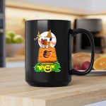 Baltimore Orioles Halloween Snoopy Reading On Doghouse With Woodstock And Pumpkins 2 mug.jpg