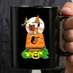 Baltimore Orioles Halloween Snoopy Reading On Doghouse With Woodstock And Pumpkins 3 mug.jpg