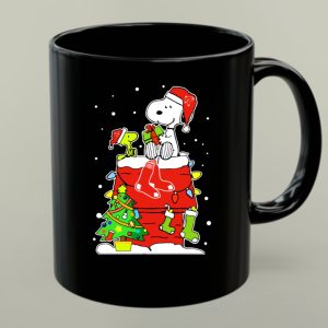Boston Red Sox Christmas Snoopy Santa Hat with Woodstock Holiday Scene 1 mug.jpg