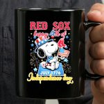 Boston Red Sox Snoopy The Peanuts Happy 4th Of July 1776 American Flag 3 mug.jpg