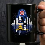Charlie Brown And Snoopy Dog Watching City Chicago Cubs 3 mug.jpg