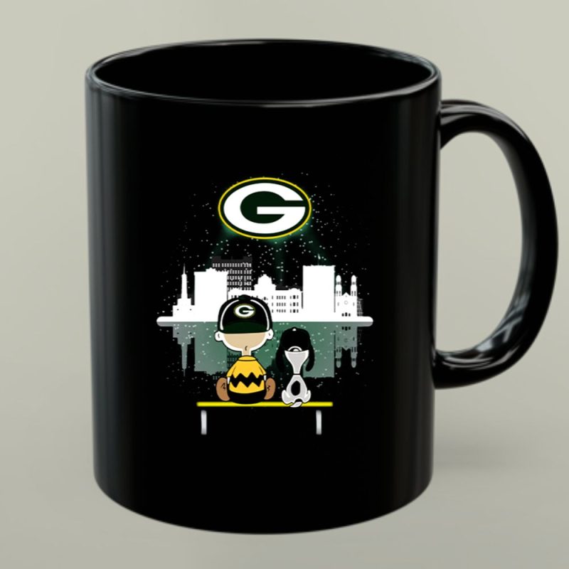 Charlie Brown And Snoopy Dog Watching City Green Bay Packers 1 Mug.jpg