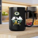 Charlie Brown And Snoopy Dog Watching City Green Bay Packers 2 mug.jpg