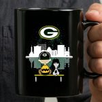 Charlie Brown And Snoopy Dog Watching City Green Bay Packers 3 mug.jpg
