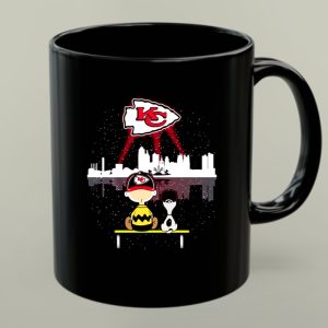 Charlie Brown And Snoopy Dog Watching Kansas City Chiefs 1 mug.jpg