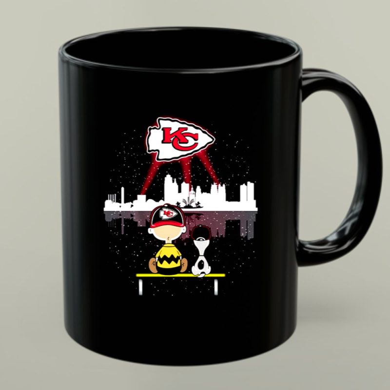 Charlie Brown And Snoopy Dog Watching Kansas City Chiefs 1 Mug.jpg