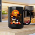 Charlie Brown And Snoopy Watching Chicago Bears Halloween 2 mug.jpg