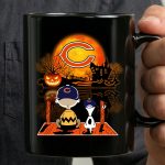 Charlie Brown And Snoopy Watching Chicago Bears Halloween 3 mug.jpg
