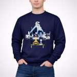 Charlie Brown And Snoopy Watching City Chicago White Sox 3 Sweatshirt.jpg