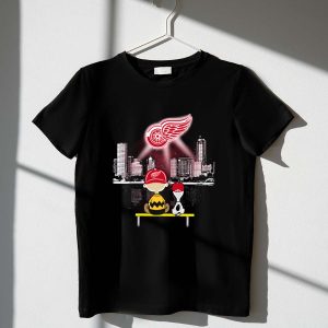 Charlie Brown And Snoopy Watching Detroit City Detroit Red Wings Shirt