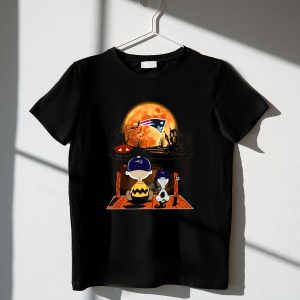 Charlie Brown And Snoopy Watching New England Patriots Halloween Shirt