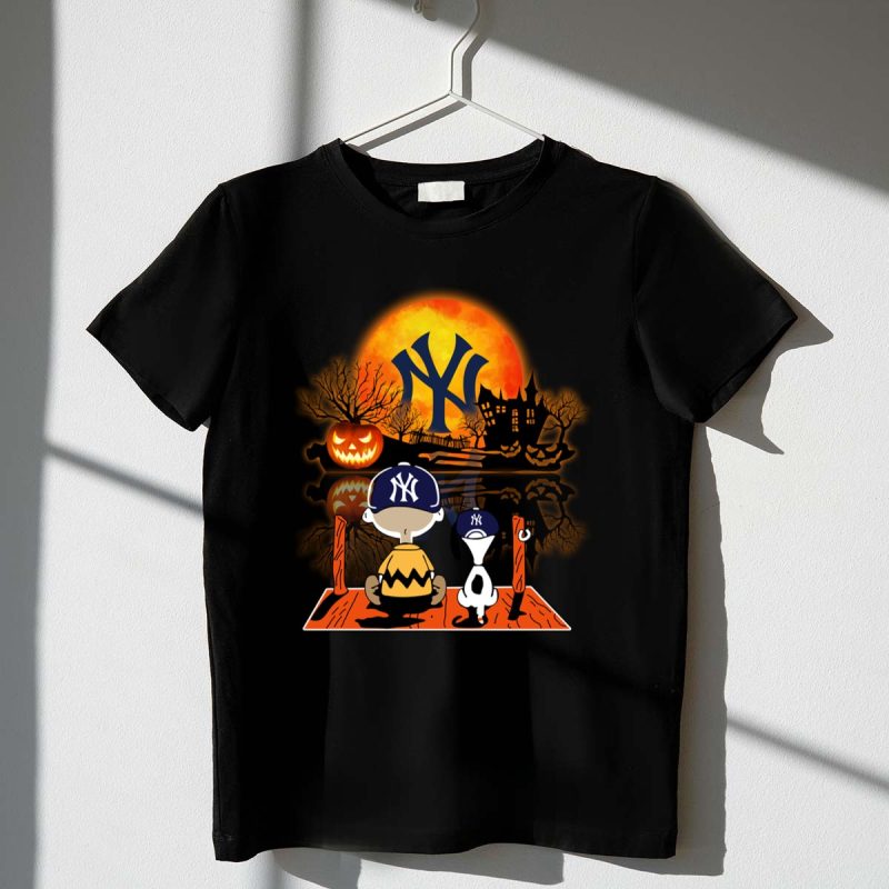 Charlie Brown And Snoopy Watching New York Yankees Halloween 1 T Shirt