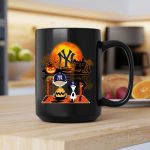 Charlie Brown And Snoopy Watching New York Yankees Halloween 2 mug.jpg