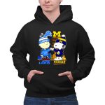 Charlie Brown Detroit Lions vs Snoopy Michigan Wolverines city skyline 2 Hoodie.jpg