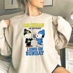 Charlie Brown Michigan Wolverines on Saturday and Snoopy Detroit Lions on Sunday 3 Sweatshirt.jpg