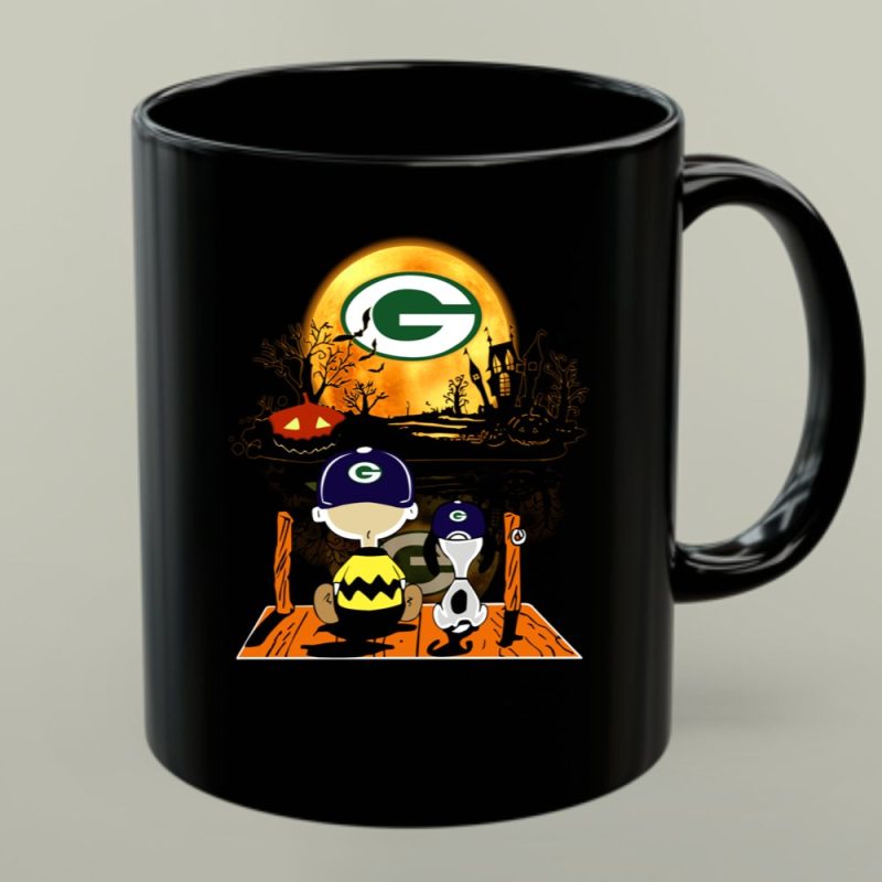 Charlie Brown And Snoopy Halloween Scene With Green Bay Packers 1 Mug.jpg
