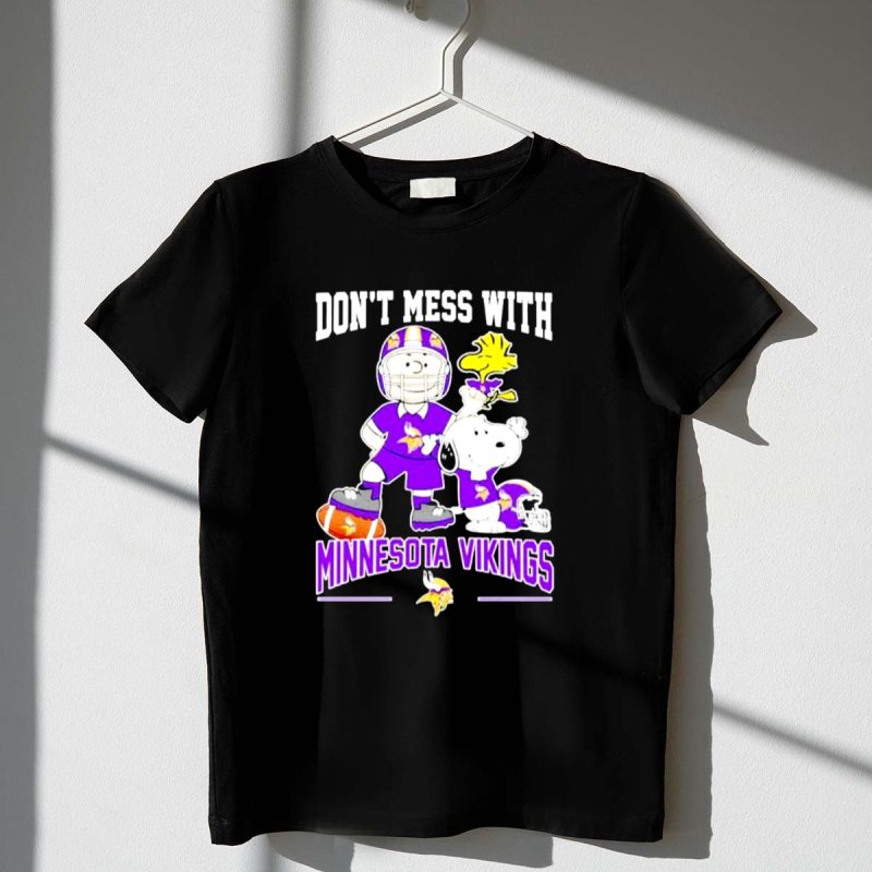 Charlie Brown And Snoopy Dont Mess With Minnesota Vikings 1 T Shirt