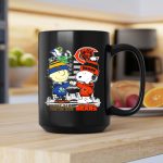 Charlie Brown and Snoopy x Chicago Bears Notre Dame Fighting Irish 2 mug.jpg