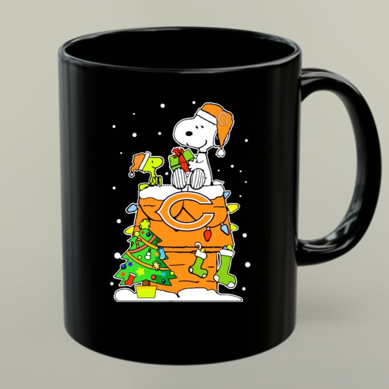 Chicago Bears Snoopy Christmas Ensemble 1 Mug.jpg