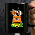 Chicago Bears Snoopy Halloween Witch Football Pumpkin House 3 mug.jpg