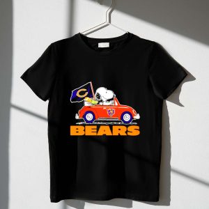 Chicago Bears Snoopy and Woodstock Driving Car with Flag 1 T Shirt