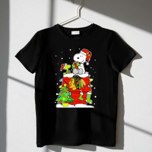 Chicago Blackhawks Snoopy Christmas With Woodstock And Santa Hat Scene Shirt