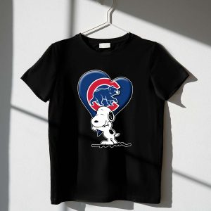 Chicago Cubs Snoopy Heart Hug Shirt