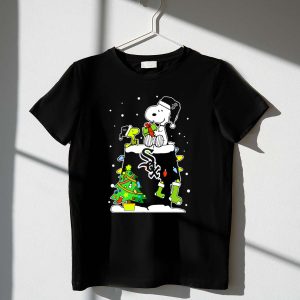 Chicago White Sox Snoopy Christmas Celebration 1 T Shirt.jpg