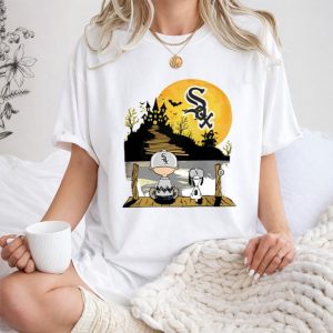 Chicago White Sox Snoopy X Charlie Brown Sit Under Moon Peanuts Halloween 1 T Shirt.jpg