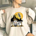 Chicago White Sox Snoopy X Charlie Brown Sit Under Moon Peanuts Halloween 3 Sweatshirt.jpg