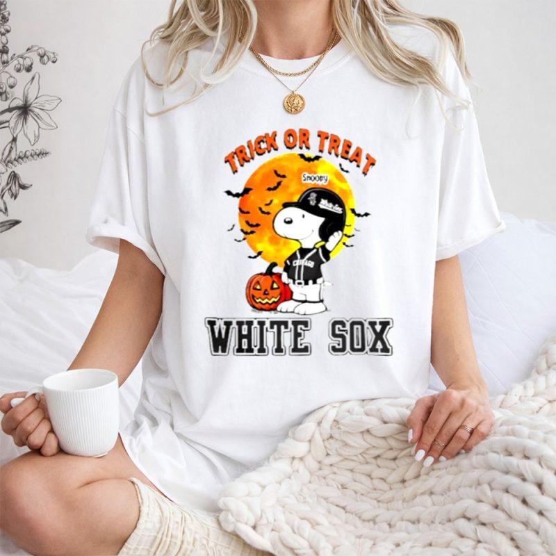 Chicago White Sox Snoopy Trick Or Treat Halloween 1 T Shirt.jpg