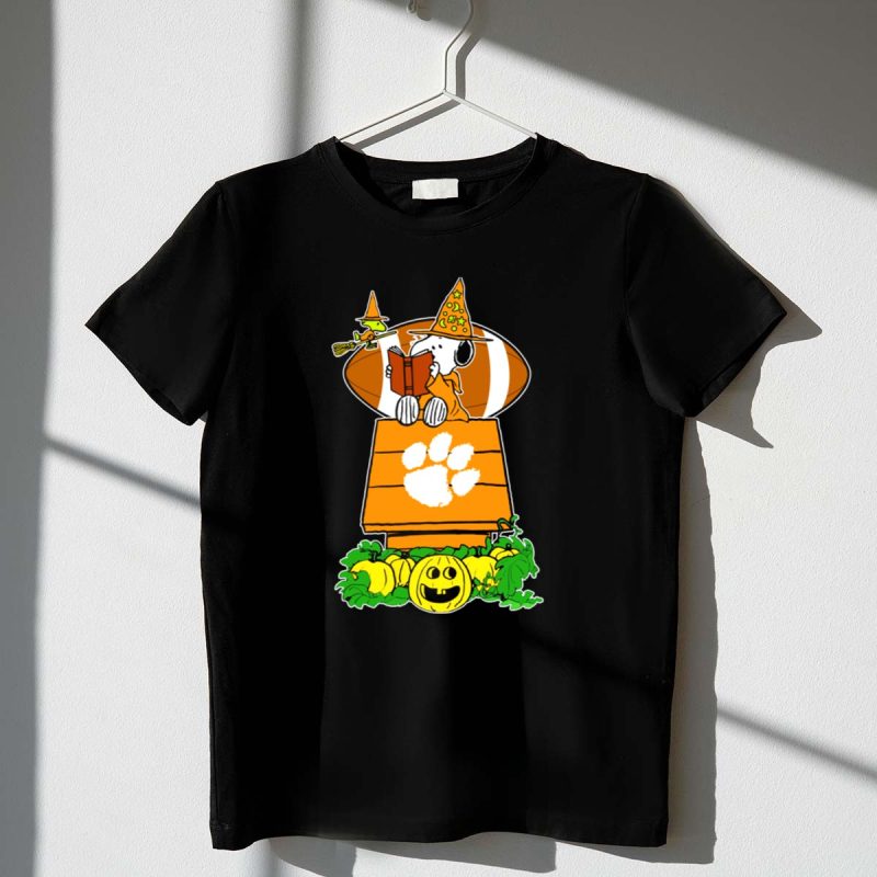 Clemson Tigers Halloween Snoopy Read Books Peanuts Football Pumpkin House 1 T Shirt.jpg