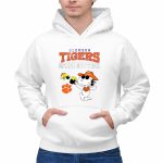Clemson Tigers Makes Me Drink Beer Snoopy and Woodstocks 2 Hoodie.jpg