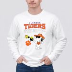 Clemson Tigers Makes Me Drink Beer Snoopy and Woodstocks 4 Long Sleeves.jpg