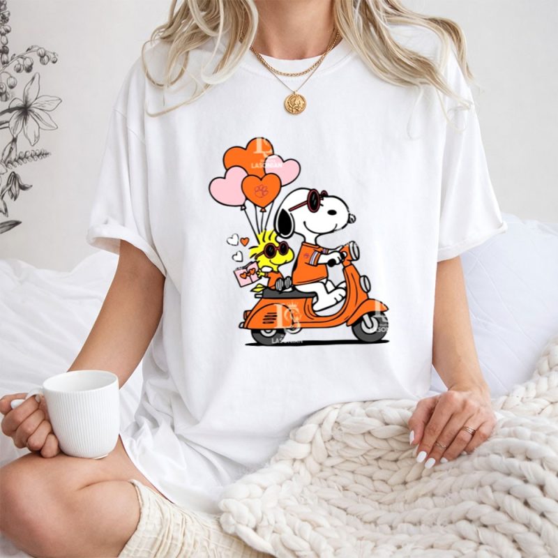 Clemson Tigers Snoopy And Woodstock Valentine 1 T Shirt.jpg