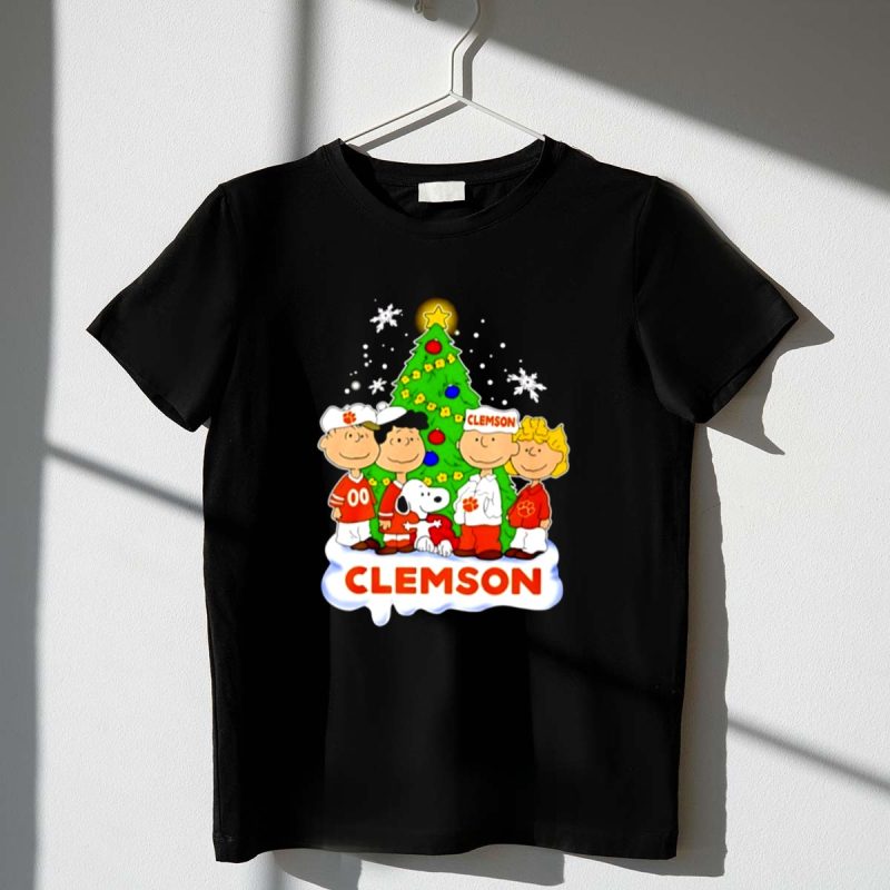 Clemson Tigers Snoopy And The Peanuts Christmas 1 T Shirt.jpg