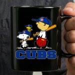 Cubs Snoopy Woodstock Baseball Fans With Cubs Caps 3 mug.jpg