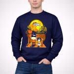 Denver Broncos Snoopy and Charlie Brown Halloween Pumpkin Moon Scene 3 Sweatshirt