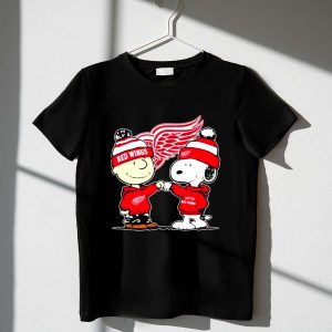 Detroit Red Wings Charlie Brown And Snoopy Fist Bump Shirt
