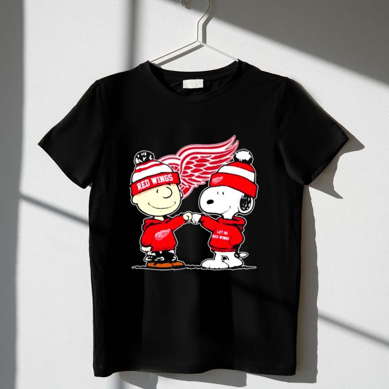 Detroit Red Wings Charlie Brown And Snoopy Fist Bump 1 T Shirt