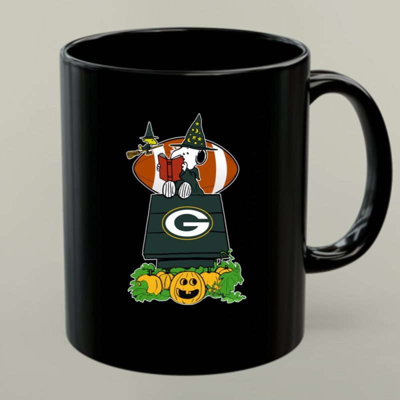 Green Bay Packers Halloween Snoopy And Woodstock Witch Reading Books Pumpkins 1 Mug.jpg