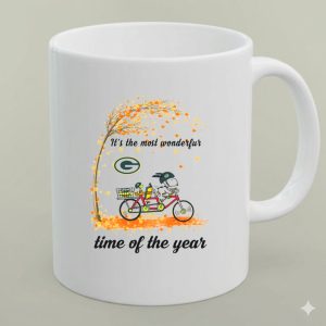 Green Bay Packers Snoopy Autumn Bicycle Wonderful Time Of The Year 1 mug.jpg