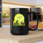 Green Bay Packers Snoopy Halloween Moon Pumpkins 2 mug.jpg