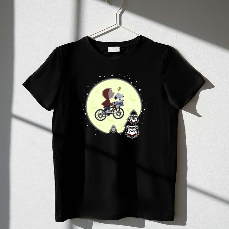 Halloween Georgia Bulldogs Football Snoopy Et Moon Scene 1 T Shirt.jpg