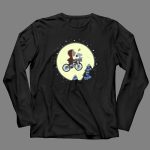 Kansas City Royals Halloween Moonlit Bicycle Ride with Snoopy and Woodstock 4 Long Sleeves 1.jpg