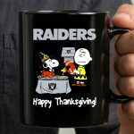 Las Vegas Raiders Peanuts Charlie Brown and Snoopy Happy Thanksgiving 3 mug.jpg